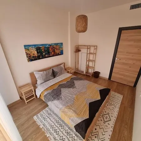 Comfy Close To Airport *
