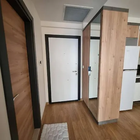 Comfy Close To Airport Apartment *