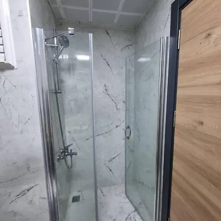 Comfy Close To Airport Apartment *
