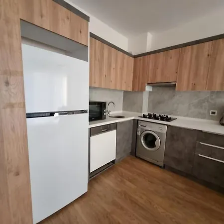 Comfy Close To Airport