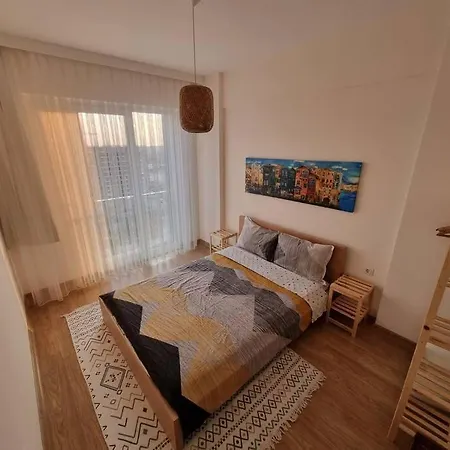 Comfy Close To Airport Apartment