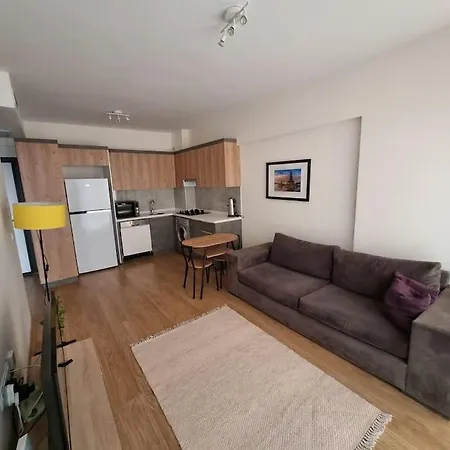 Comfy Close To Airport Apartment *